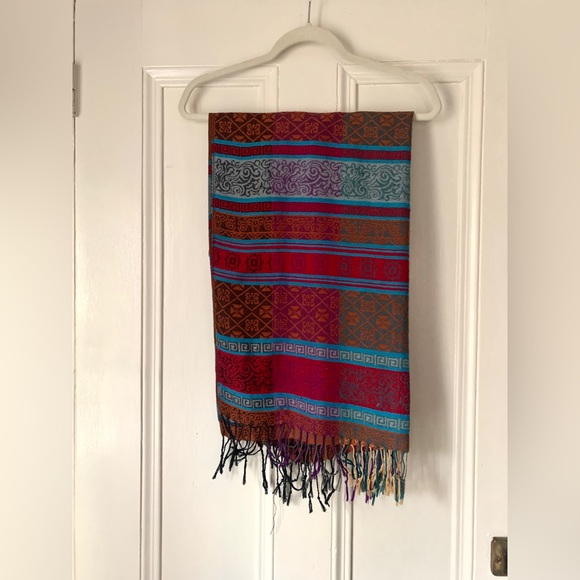 Multicolor Patterned Scarf - Picture 4 of 5